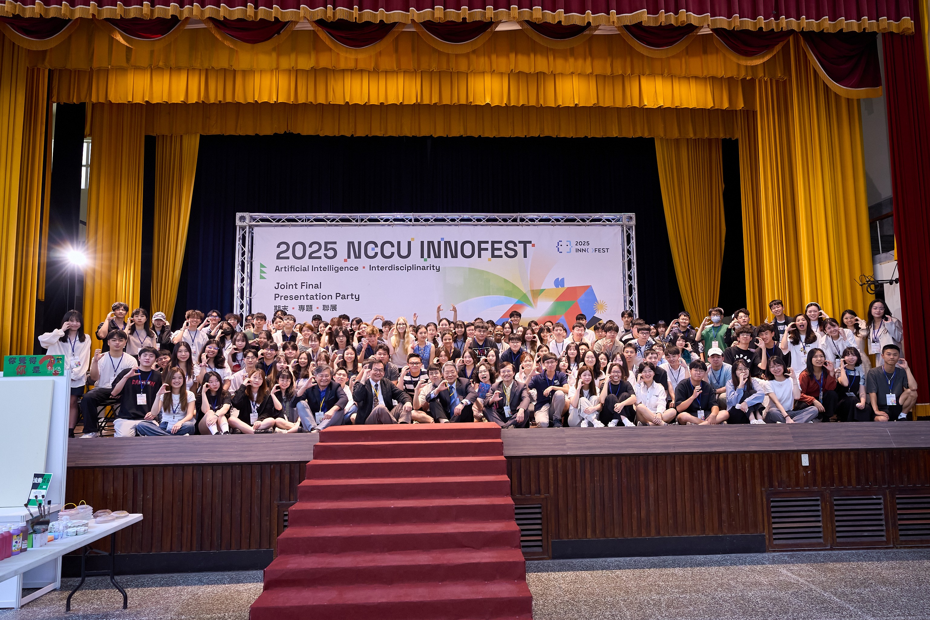 229.【學習熱情】AI中心以課程地圖、研究補助、跨域專題聯展，推動AI普及與發展人文AI